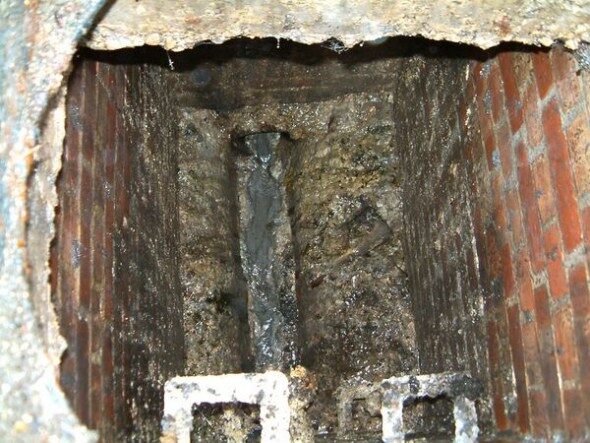 积满油脂的下水道(图片提供：Thames Water)