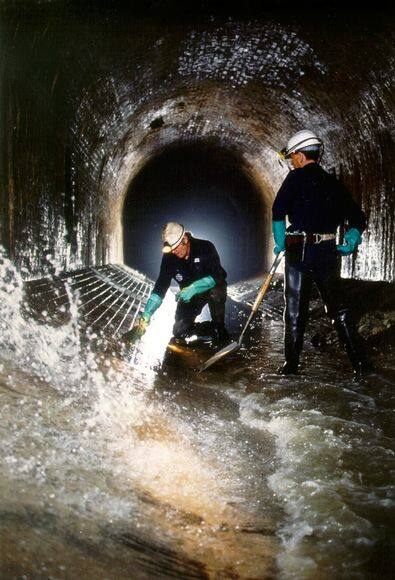  冲洗(图片提供：Thames Water)