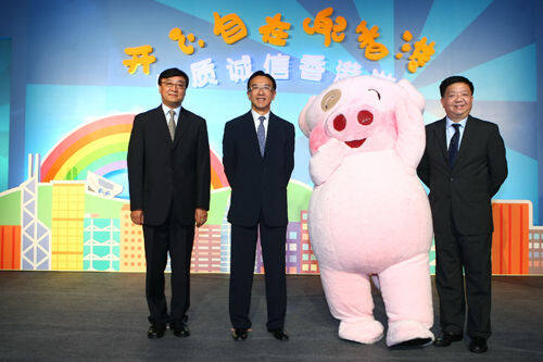 左起:国家旅游局港澳台旅游事务司司长满宏卫先生、香港旅游发展局主席田北俊先生、总干事刘镇汉先生