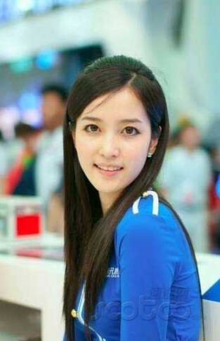 盛大展台美女:吕瑶、那笛