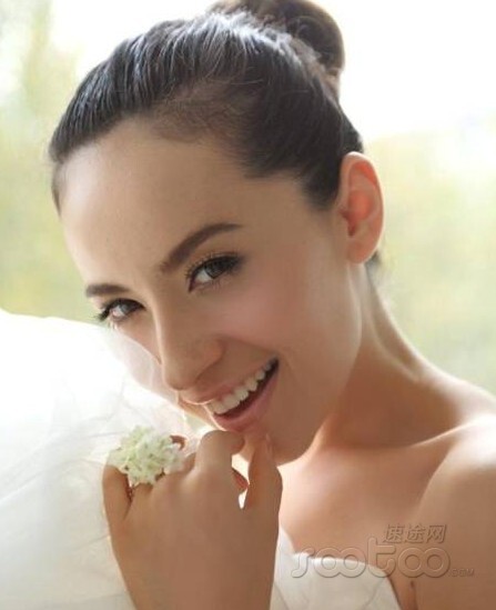 盛大展台美女:吕瑶、那笛
