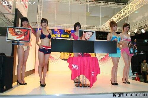 与showgirl抢眼球 HKC多屏拼接技术