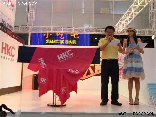 与showgirl抢眼球 HKC多屏拼接技术