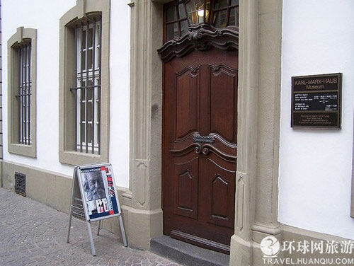 据说在希特勒掌权期间，这所房子也没能躲过被没收和破坏的厄运