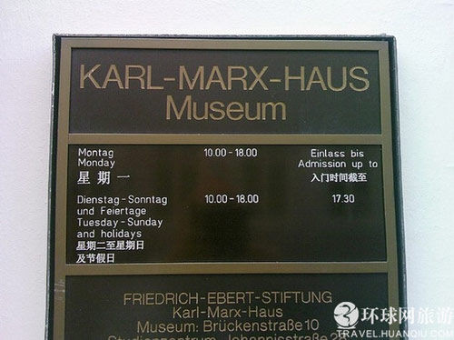 　据说这里最抢手的，就是中文解说器和说明书
