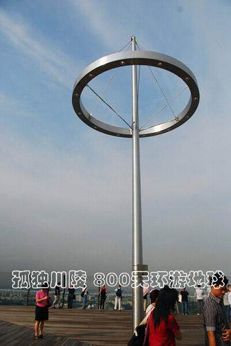酷似船型的平台上有貌似桅杆一样的柱子 酷似船型的平台上有貌似桅杆一样的柱子