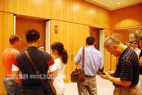 等候电梯 等候电梯
