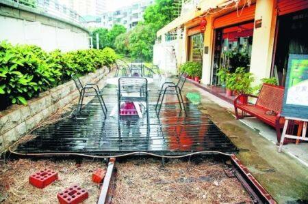 一家咖啡馆建在铁路上,与建议将老铁路开发成景点的专家理念不谋而合 一家咖啡馆建在铁路上,与建议将老铁路开发成景点的专家理念不谋而合