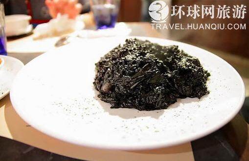 几百年来墨鱼汁饭已经成了西班牙菜谱中的一道亮丽风景