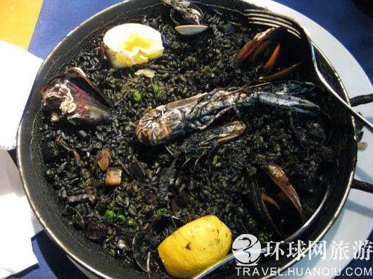 黑色的海鲜饭