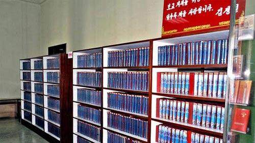 17岁以上的朝鲜公民可免费借阅这里的图书和电子书刊 17岁以上的朝鲜公民可免费借阅这里的图书和电子书刊