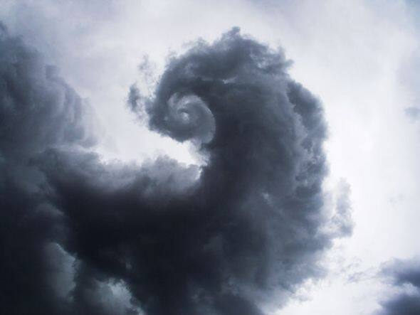 十月:霍恩斯比上空怪异雷雨云 十月:霍恩斯比上空怪异雷雨云