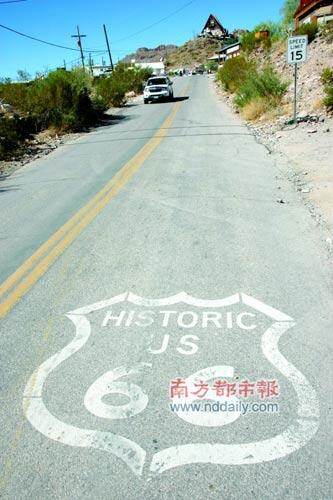 保持了原始风貌的66号公路。 保持了原始风貌的66号公路。