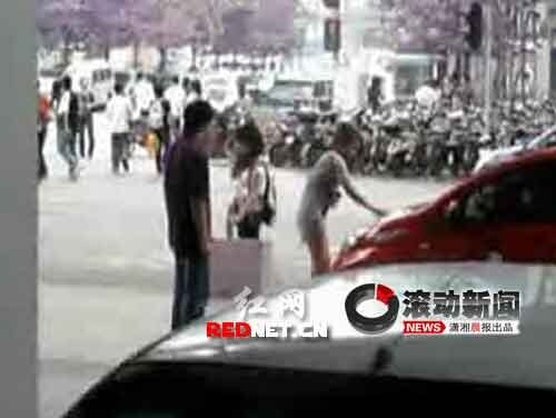 90后划车女