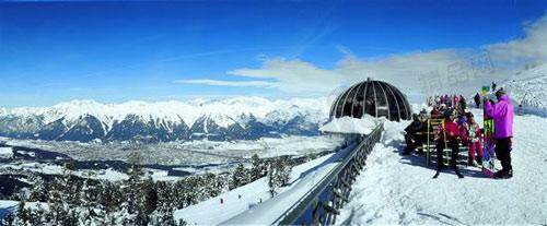 建在半山腰的木兰缆车站可直达雪朗峰顶,让游客近窥天堂 建在半山腰的木兰缆车站可直达雪朗峰顶,让游客近窥天堂