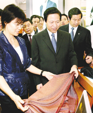 9月8日,第十届江苏国际服装节在南京隆重开幕