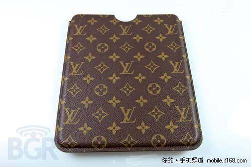 LV最具代表性的方格图案和Logo完美诠释大牌经典系列的经久不衰