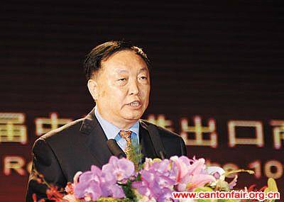 大会副主任兼秘书长 王俊文