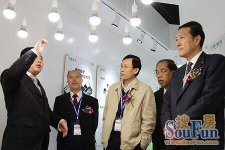 嘉宾随后参观了展会现场 嘉宾随后参观了展会现场